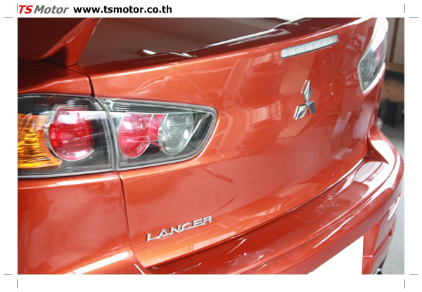 สีขาว Mitsu Lancer EX สีขาว Mitsu Lancer EX