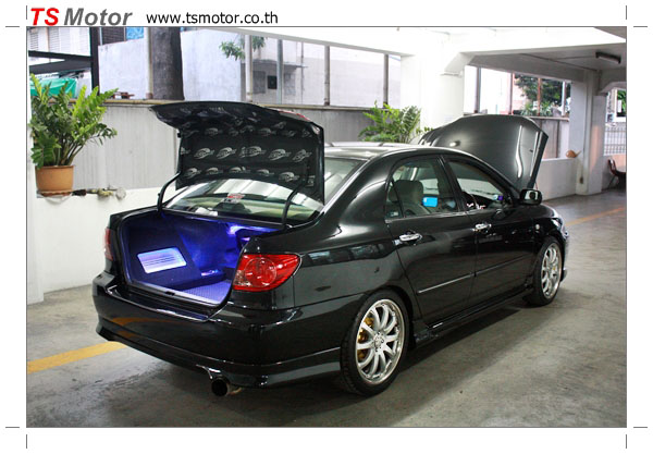 สีขาว Toyota Altis Turbo สีขาว Toyota Altis Turbo