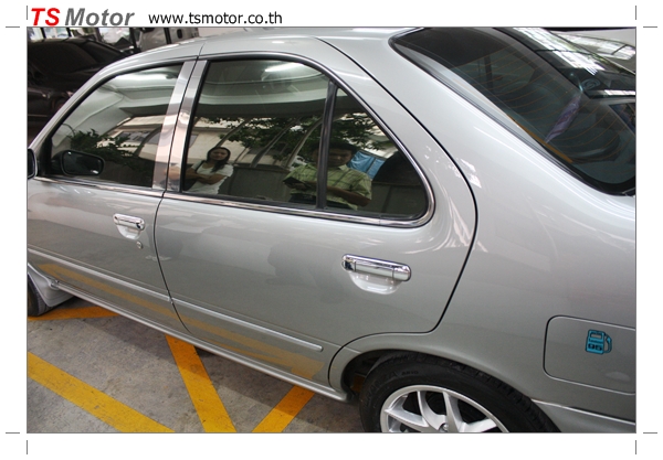 Nissan Sunny Saloon white pearl painting service center Nissan Sunny Saloon white pearl painting service center