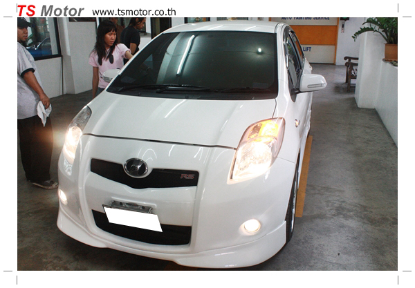 Toyota Yaris ขาวมุก painting service center Toyota Yaris ขาวมุก painting service center