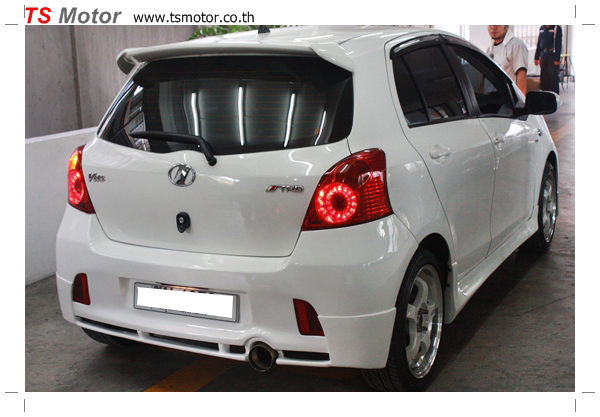 Toyota Yaris ขาวมุก painting service center Toyota Yaris ขาวมุก painting service center