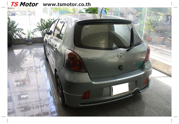 Toyota Yaris ขาวมุก painting service center Toyota Yaris ขาวมุก painting service center