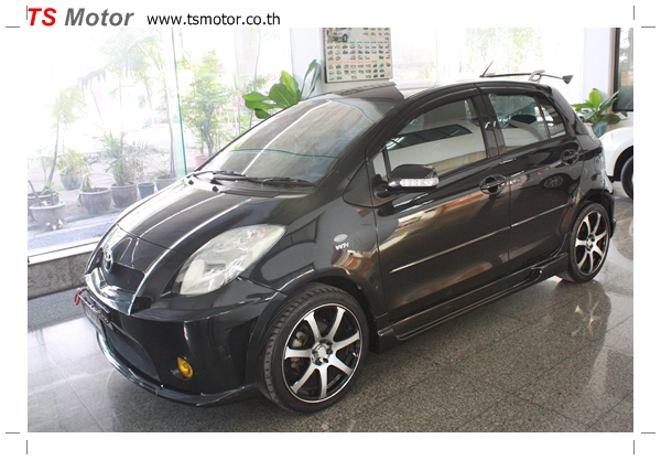 Toyota Yaris professional painting service bangkok sukhumvit Toyota Yaris professional painting service bangkok sukhumvit