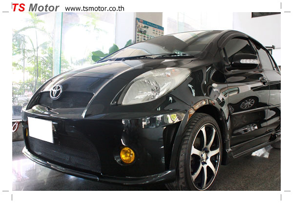 Toyota Yaris ขาวมุก painting service center Toyota Yaris ขาวมุก painting service center