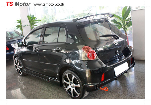 Toyota Yaris professional painting service bangkok sukhumvit Toyota Yaris professional painting service bangkok sukhumvit