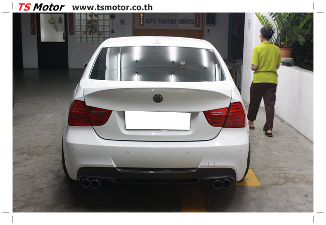, แต่งรถ BMW ซีรีย์ 3 E90 LCI สีขาว เปลี่ยนพ่นสีฝากระโปรงหลังไฟเบอร์ โฉบเฉี่ยว ดุดัน